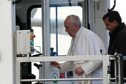 “Pazite kako se izražavate“ Papa Franjo se obratio svekrvama i snahama