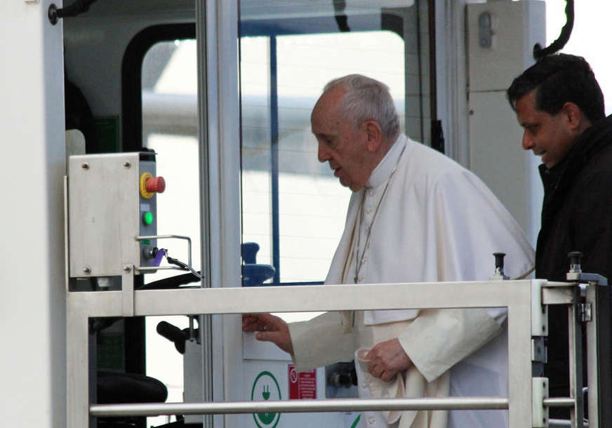 “Pazite kako se izražavate“ Papa Franjo se obratio svekrvama i snahama