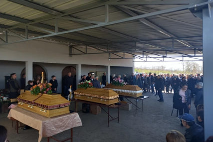 Prizori koji kidaju srce: Danas sahrana brutalno ubijene porodice Glišović (FOTO)