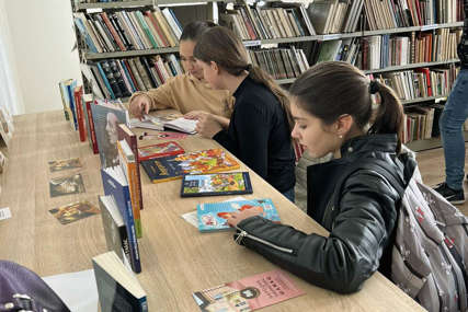 Mališani obilježili Svjetski dan knjige: Šamačkim osnovcima ukazano na važnost čitanja (FOTO)