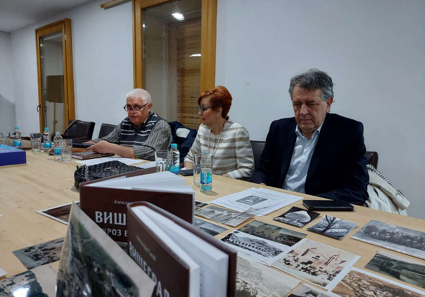 "Autor je koristio nešto što ni Andriću nije bilo dostupno" U Višegradu predstavljena knjiga "Višegrad kroz vijekove" (FOTO)