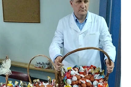 "Željeli smo da im dočaramo običaje Vaskrsa" Đajić uručio vaskršnja jaja za 70 mališana u UKC Srpske (FOTO)