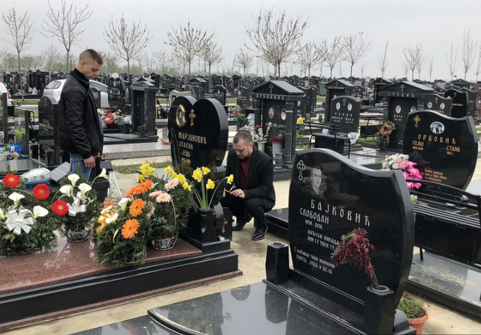Godišnjica smrti Jelene Marjanović: Na groblje došao  suprug OPTUŽEN ZA NJENO UBISTVO (FOTO)