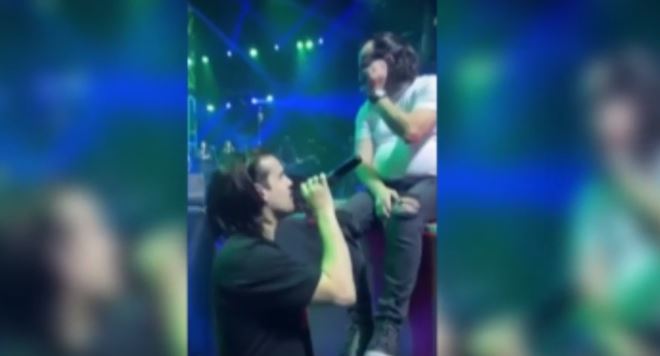 Folker nije mogao da sakrije ponos: Lukasov sin zapjevao na koncertu, publika oduševljena (VIDEO)