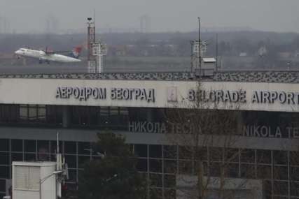 Napravljeno vidno oštećenje, letovi obustavljeni: Grom udario u pistu beogradskog aerodroma