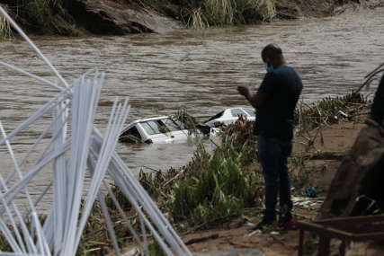 STRADALO 395 LJUDI, UGROŽENO 40.000 Raste broj poginulih u poplavama u Republici Južnoj Africi