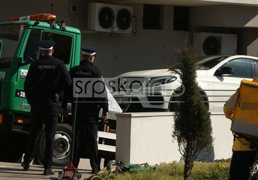 Banjalučka policija i dalje na nogama: Oduzet skupocjeni "mercedes", pretresi još traju (FOTO)