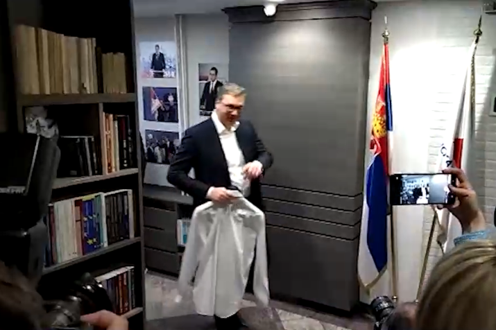 KRATKO I JASNO Vučić stigao u štab SNS, pa odgovorio da li je napet povodom izbornih rezultata (VIDEO)