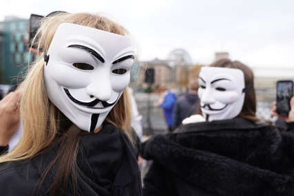 BITKA U SAJBER PROSTORU “Anonimusi” izveli hakerski napad na ruski “Gazprom” (VIDEO)