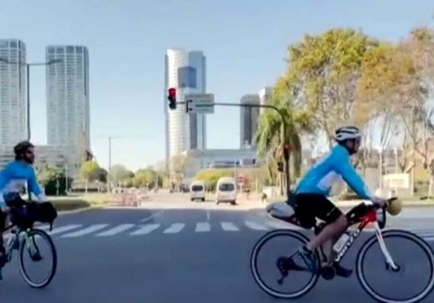 SVE ZA ARGENTINU Navijači biciklima idu na Mundijal