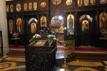 Umjesto zvona, klepetala: Služeni carski časovi, posebna služba u Srpskoj pravoslavnoj crkvi na Veliki petak (FOTO)