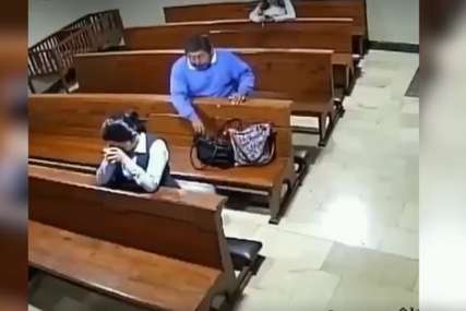 Pokrao ženu dok se molila: Uzeo joj novčanik iz torbe, pa se prekrstio (VIDEO)
