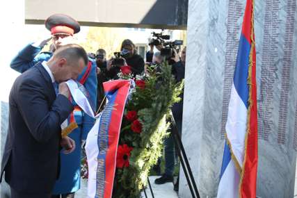 Obilježavanje Dana policije i 30 godina postojanja MUP: Zvaničnici Srpske položili vijence na Centralni spomenik (FOTO)