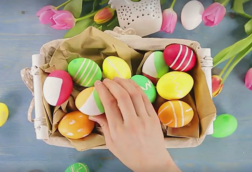 Dekorišite vašu vaskršnju trpezu: Uz pomoć ove tehnike farbanja jaja, ona će biti unikatna i posebno išarana (VIDEO)