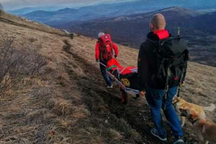PLANINARKA OSTALA ZAROBLJENA Spasioci četiri sata spuštali povrijeđenu ženu s vrha planine