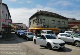 GUŽVE NA GRANIČNIM PRELAZIMA Duža čekanja na izlazu iz BiH prema Hrvatskoj i Srbiji