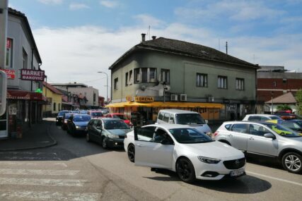 Na Gradini i Gradišci pojačan intenzitet saobraćaja: Zadržavanja nisu duža od 30 minuta