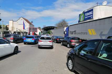 Duge kolone vozila: Gužve na graničnim prelazima Gradiška, Gradina i Deleuša