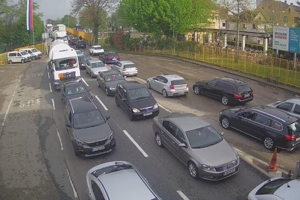 Vozači se mole za strpljenje i razumijevanje: Duge kolone vozila na tri granična prelaza na izlazu iz BiH