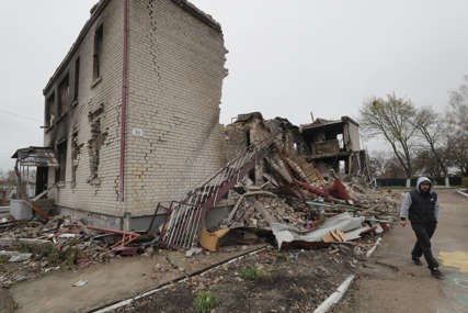 60 LJUDI POD RUŠEVINAMA Rusija bombardovala školu u ukrajinskom selu