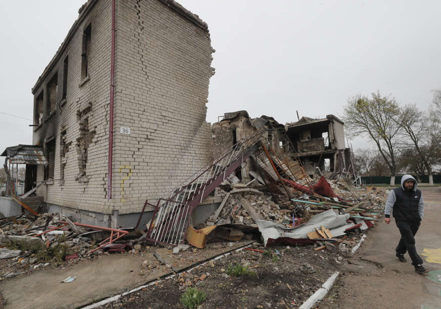 60 LJUDI POD RUŠEVINAMA Rusija bombardovala školu u ukrajinskom selu