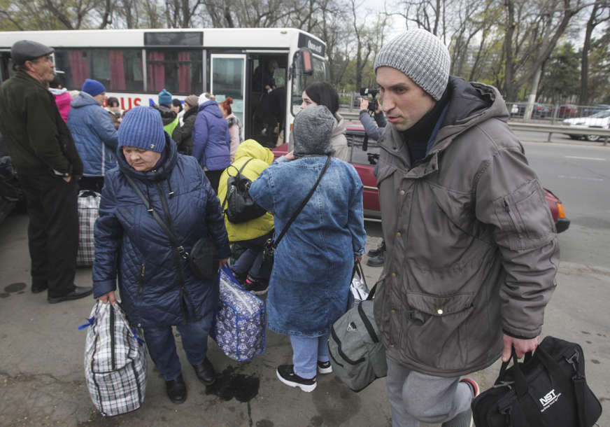 Dočekala ih hrana i sklonište: Ukupno 46 civila napustilo oblast čeličane Azovstalj