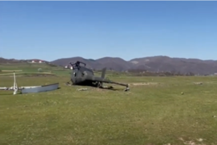 Dijelovi helikoptera RAZBACANI PO LIVADI: Objavljen snimak prevrnute letjelice Oružanih snaga BiH (VIDEO)