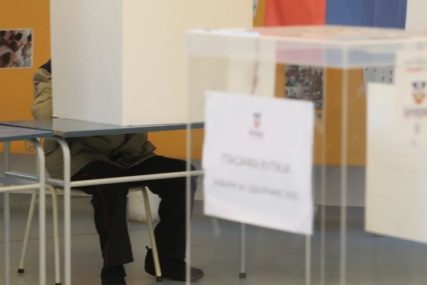 PRVA PROCJENA IZLAZNOSTI Na izborima u Srbiji glasalo 59,7 odsto građana