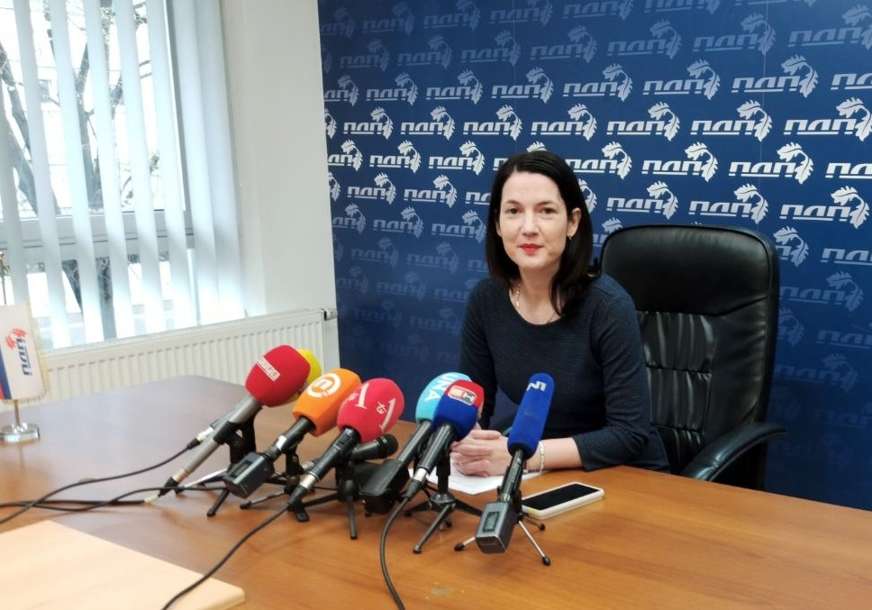 "Ne znam šta čekaju“ Trivićeva poručila građanima da zbog SNSD plaćaju skuplje gorivo