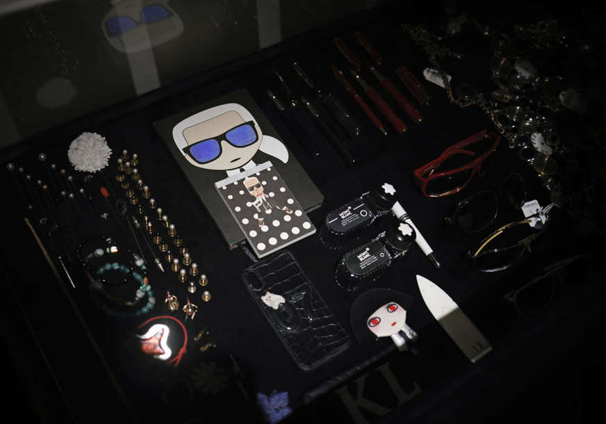 Plišani medvjedić, rukavice, naočale: Prodaju se lični predmeti Karla Lagerfelda, cijene između 50 i 80.000 evra