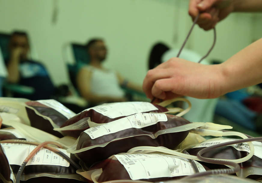 "Prikupljeno 223 doze" Banjalučki maturanti iz 7 srednjih škola POKAZALI HUMANOST i dobrovoljno dali krv