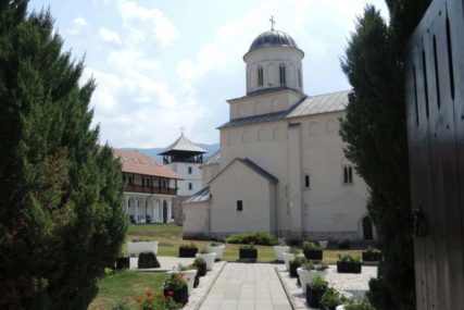 ODNIO DONACIJE Muškarac uhapšen zbog krađe u manastiru Mileševa