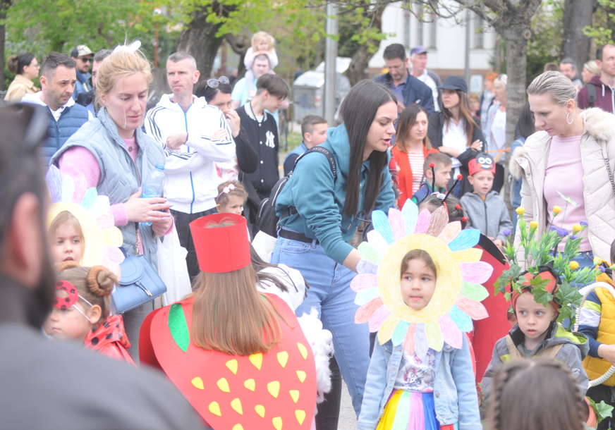 PRINCEZE, VILENJACI, SLATKE VOĆKICE Vesela atmosfera obilježila prvi banjalučki karneval, mališani su uživali (FOTO)