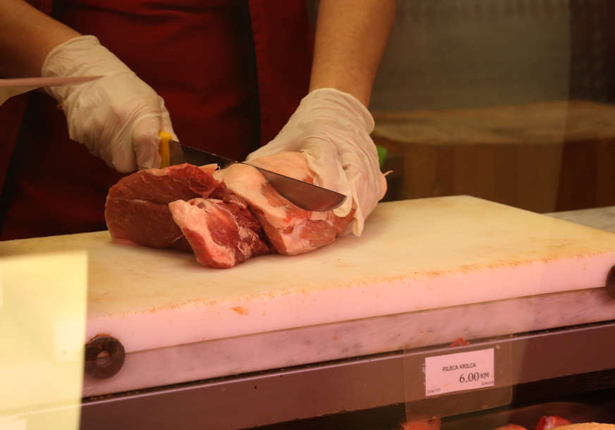 KORISTAN TRIK Potrebno je samo pet sekundi da provjerite da li je meso u prodavnici svježe
