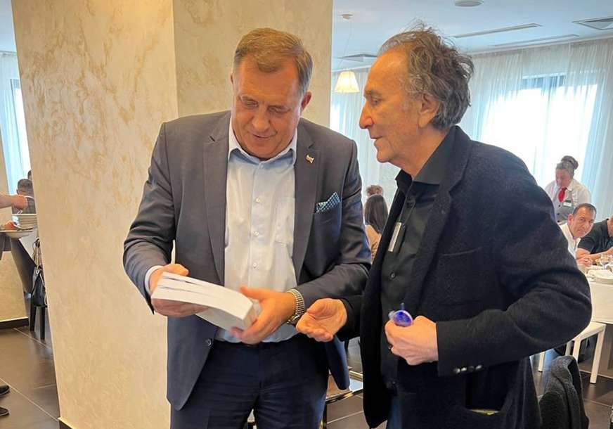 STRADANJA SRPSKOG NARODA Dodik od Ceptera na poklon dobio knjigu (FOTO)