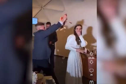 MLADOŽENJI PAO MRAK NA OČI Pijani gost mladu gađao tortom, ovakvu reakciju njenog dragog nije očekivao (VIDEO)