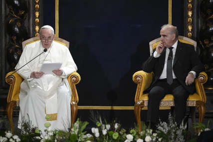 Papa iskritikovao Putina “Moćnik sa istoka raspiruje sukobe”