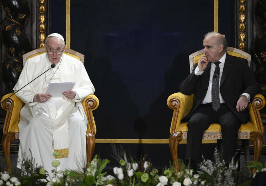 Papa iskritikovao Putina “Moćnik sa istoka raspiruje sukobe”