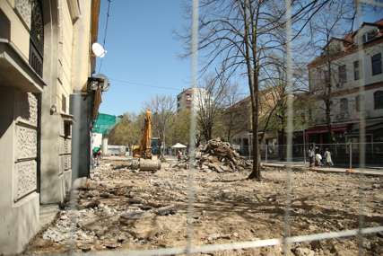 Počela obnova pješačke zone u centru Banjaluke: Bageri će narednih pola godine raditi na uređenju Gospodske ulice (FOTO)