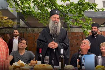 “Tama nema posljednju riječ u našem životu” Patrijarh Porfirije na ručku sa beskućnicima za Vaskrs (VIDEO)