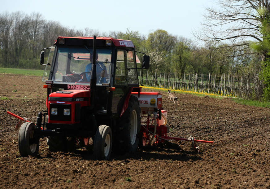 Sufinansiranje nabavke traktora: Za kapitalne investicije u poljoprivredi Srpske isplaćena četiri miliona KM
