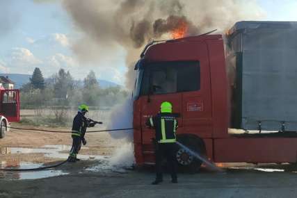 POŽAR U BANJALUCI Zapalio se kamion, kabina potpuno izgorjela (FOTO)