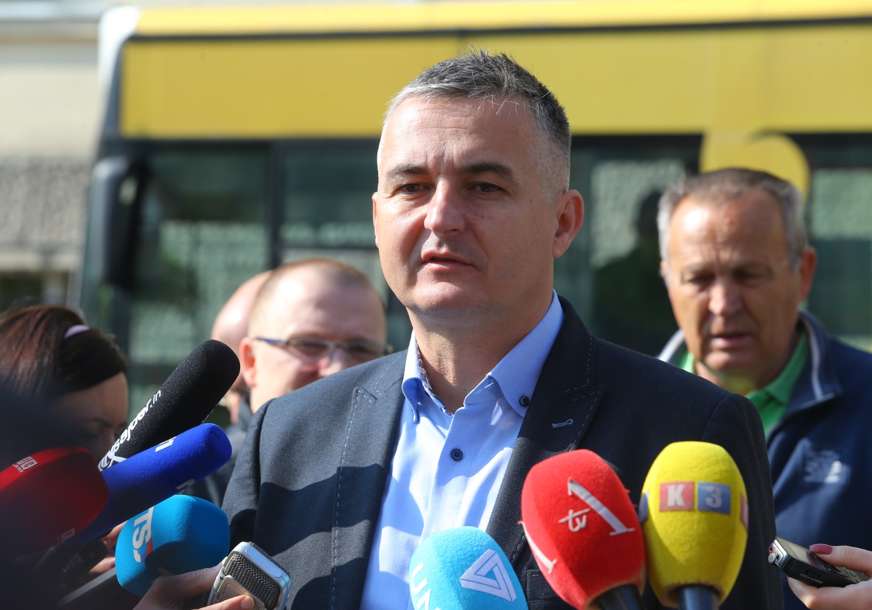 SRPSKAINFO SAZNAJE Dejan Mijić dao ostavku na mjesto direktora "Autoprevoza"