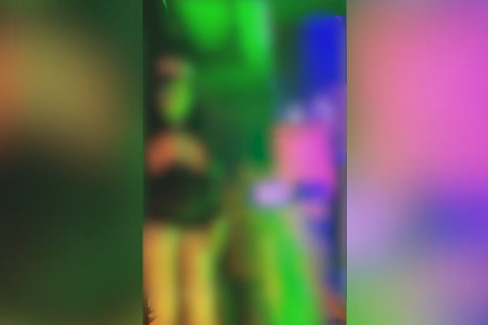 Bizarno da bizarnije ne može: Balzamovano tijelo ubijenog repera POSTAVILI NA BINU i pjevali oko njega (VIDEO)