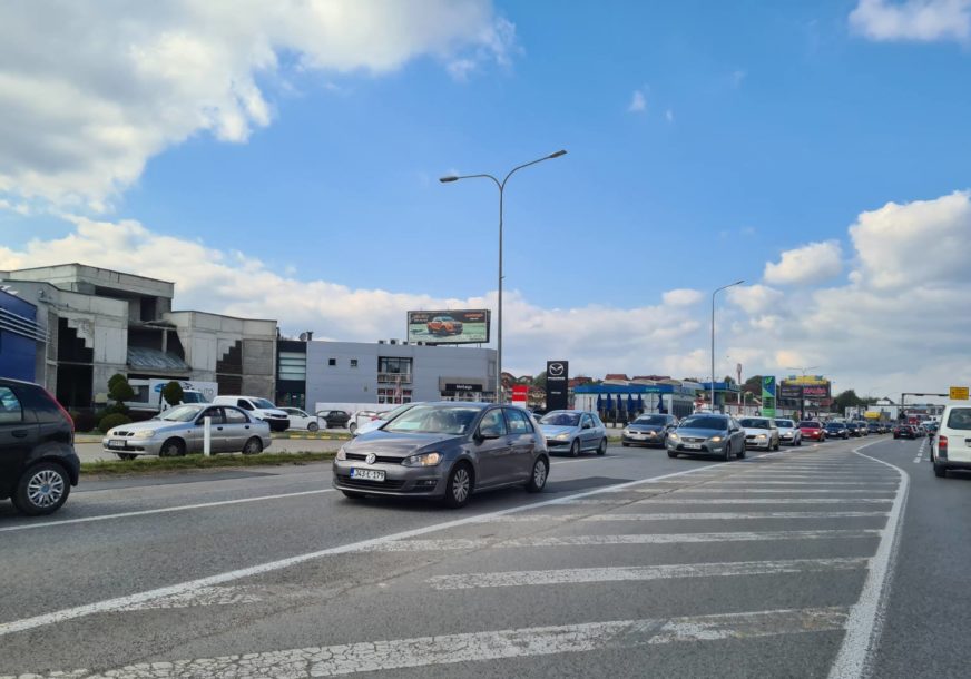 OGROMNE GUŽVE ZBOG "SLOBODE" U Banjaluku pristiže veliki broj vozila, ulice blokirane (FOTO)