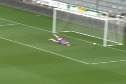NEVJEROVATNO Mladi igrač Sautemptona postigao tri identična gola na istoj utakmici (VIDEO)