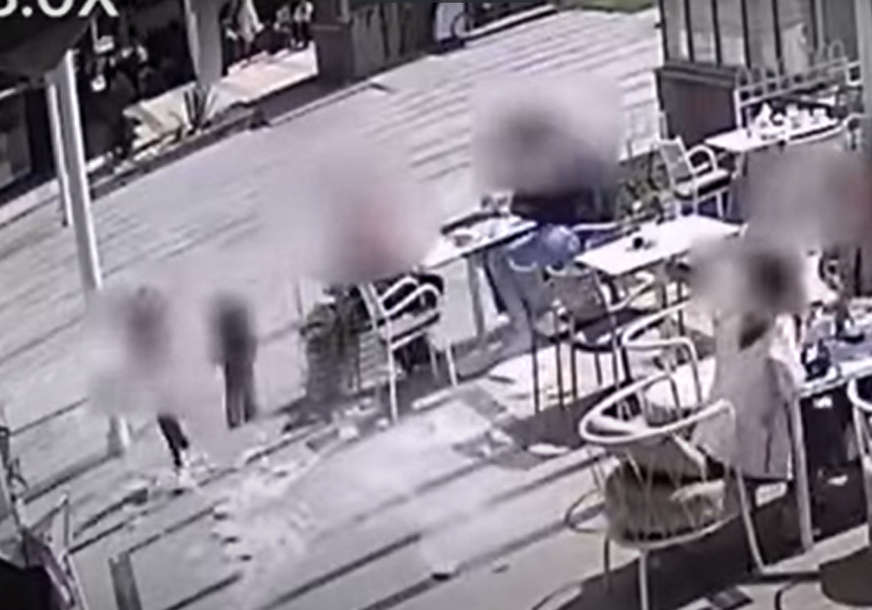 ŠOK NA ULICI Obrušio se dio zida i umalo pao na djevojčicu (VIDEO)