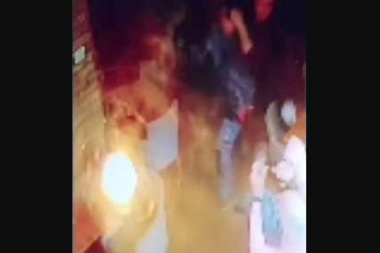 Trotinetom pobjegao s mjesta zločina: Kamere snimile trenutak kada napadač puca u vlasnika kafića (UZNEMIRUJUĆI VIDEO)