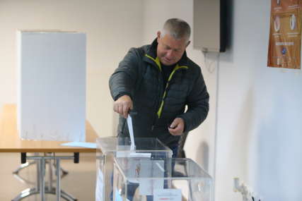 Ponavljanje izbora u Srbiji: Otvorena biračka mjesta, građani ponovo glasaju za predsjednika i parlament