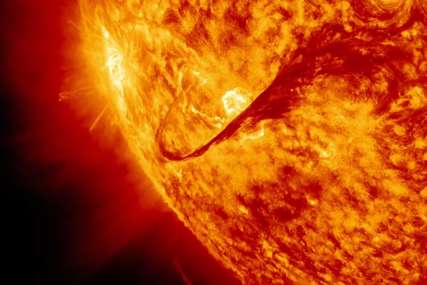 SOLARNI PONOR Otvorila se velika pukotina na Suncu, erupcija oslobodila snažne magnetne vjetrove